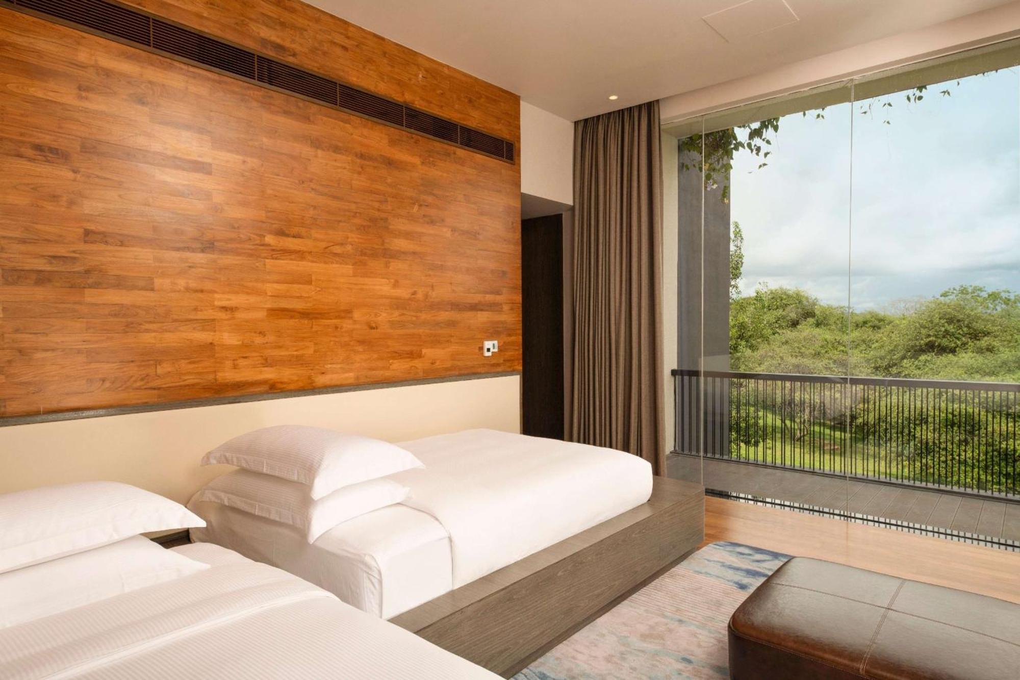 Doubletree By Hilton Weerawila Rajawarna Resort Polgahawelana 外观 照片