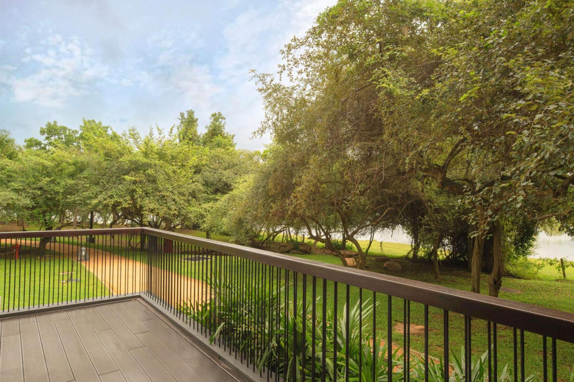 Doubletree By Hilton Weerawila Rajawarna Resort Polgahawelana 外观 照片